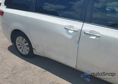 2016 Toyota Sienna Limited 7 Passenger z USA, uszkodzony, nr VIN 5TDYK3DCXGS751925